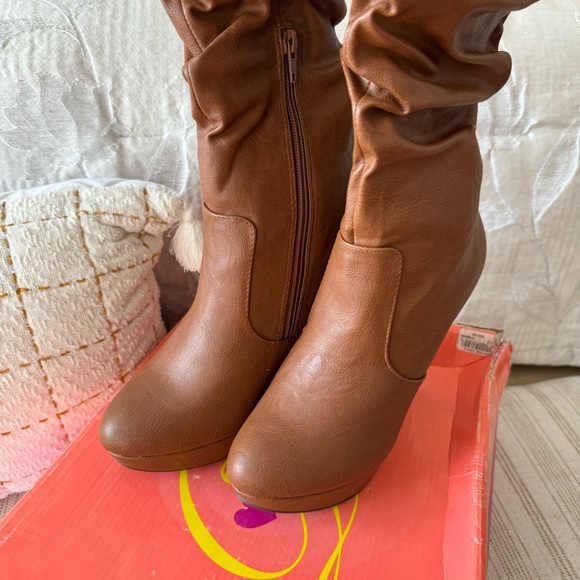 NEW A’Gaci Cognac/Tan High Heels Under the Knee Boots Size 7 - Picture 3 of 8